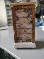 lena liu music box playing