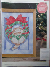 Margaret Sherry's Christmas cat in a wreath cross stitch chart