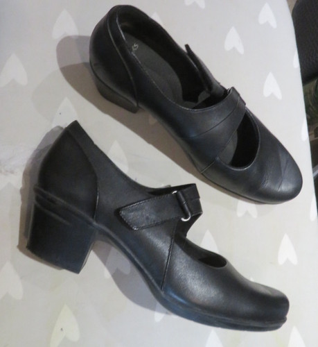 Clarks soft leather cushioned - soft,