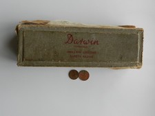 A BOXED VINTAGE DARWIN HOLLOW GROUND SAFETY RAZOR in CHROME BOX & CASE. 1930s