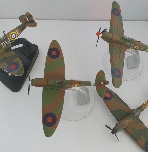Corgi spitfires hurricane - &,