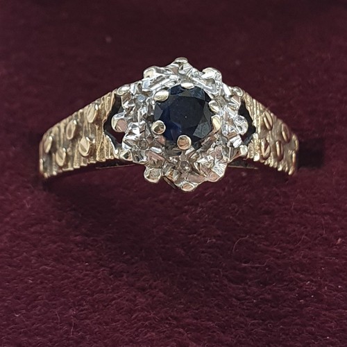Vintage 1977 9ct - gold, sapphire
