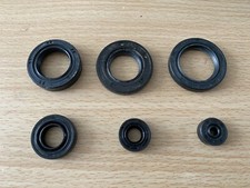 Suzuki GP 100 Engine oil seal