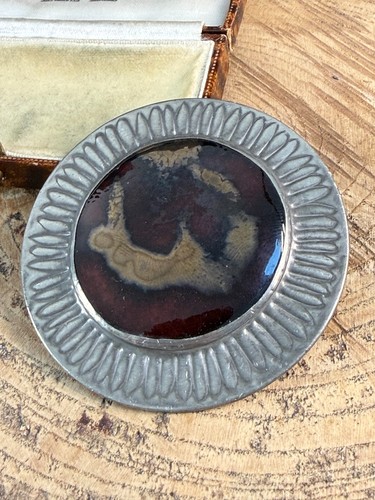 Vintage ruskin style brooch - style,