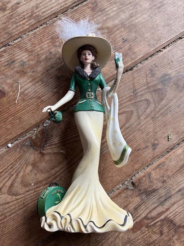 Title elegant lady figurine - title:elegant,