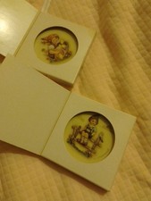 2 Vintage Goebel Hummel Tiny Display Plates Boxed Excellent Condition