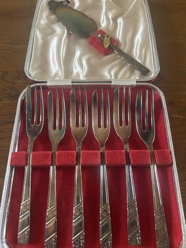 Silver played cake forks - played,