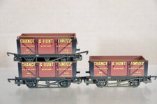 HORNBY RAKE of 3 WEATHERED