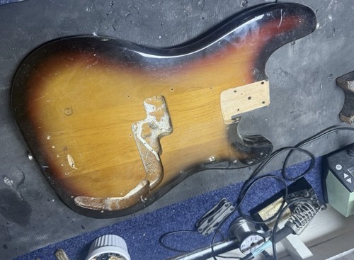 Aria bass body scrachplate - body,