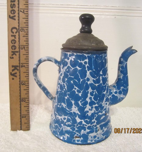 Blue white cup swirl - white,