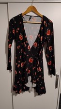 Divided Women's Floral Wrap
