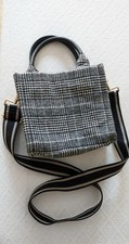 H&M Houndstooth Dogtooth Grab Crossbody Bag. Size: 22*20*10 cm