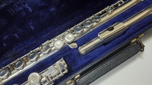 Armstrong flute with hard - with,