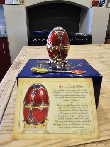 Atlas egg trinket box with