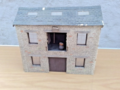 Gauge low relief building - gauge,