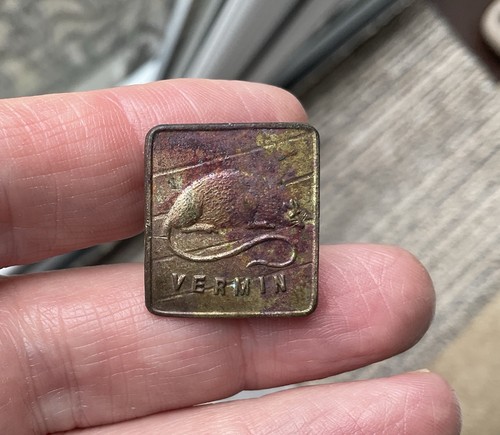 Vintage vermin lapel - badge, rat