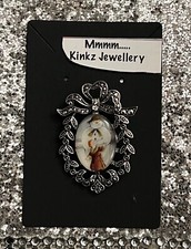 SNOWMAN BROOCH / PIN JEWELLERY GIFT FOR HER WALKING IN THE AIR RAYMOND BRIGGS