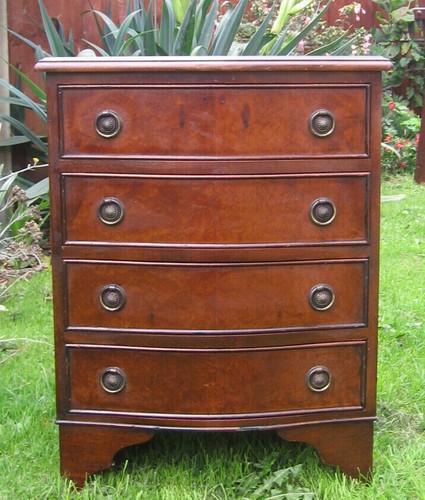 Small serpentine bedside - serpentine,