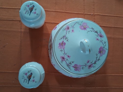 Royal worcester palissy lidded - royal,