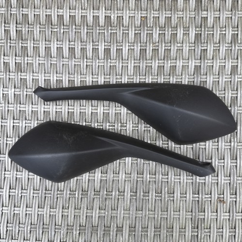 Pair left right hand side - right,