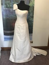 25 ⚪️ Bella by Alan Hannah