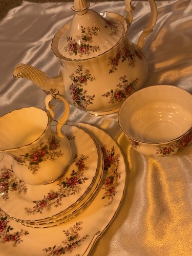 Pristine piece royal albert - 22-piece,