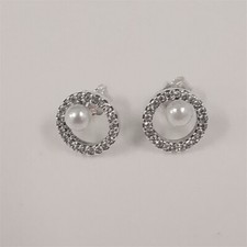 Pearl pavé halo stud - pearl,