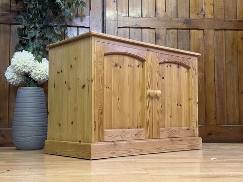 Low vintage pine - pine, shop