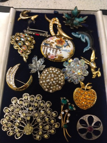 Bundle vintage brooches - of,