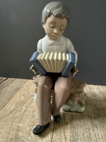 Nao lladro boy playing - nao,