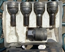 Renault Locking Wheel Nuts /  Bolts Scenic /  Megane / Clio 2003-09