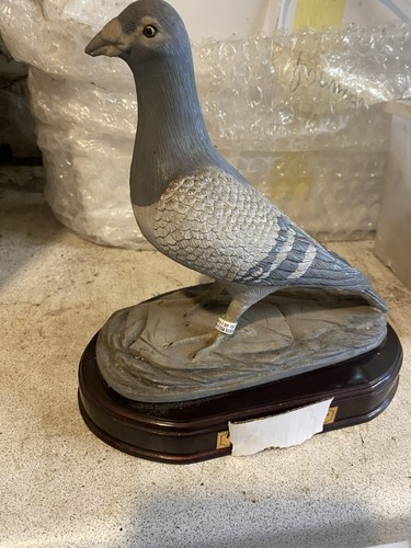 Pigeon ornament statue trophy - ornament,