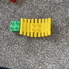 LEGO Duplo Log Bridge 1 Green 2x2x2 Brick & Yellow Log Bridge