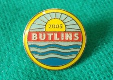 Official Butlins 2005 Holiday Resorts 22mm Metal Enamel Badge