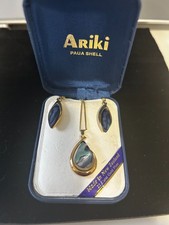 Ariki paua shell earrings and pendant