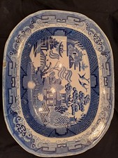 VERY RARE, YNYSMENDW POTTERY, SWANSEA. WILLOW PATTERN MEAT PLATE, CIRCA 1850