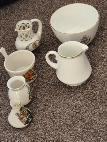 Pieces crested china - 6,