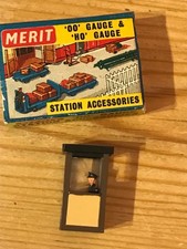 TICKET COLLECTOR AND BOX OO