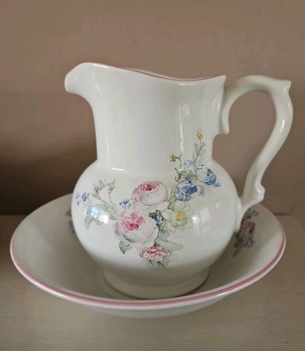 Pretty small jug and bowl - small,