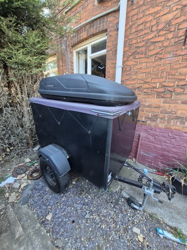 Box trailer with - trailer,