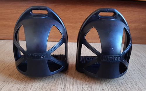 Wintec stirrups with guards - ,