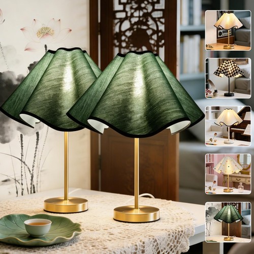Small scalloped table lamp - small,