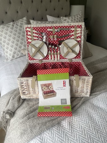 Person picnic hamper - picnic,