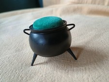 VINTAGE MINIATURE BOG OAK CAULDRON SHAPED PIN CUSHION 3.5CM TALL