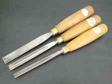 THREE VINTAGE ASHLEY ILSE CARPENTERS CARVING CHISELS ,