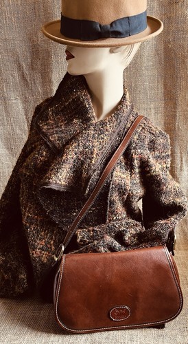 Carriage chestnut brown - carriage,