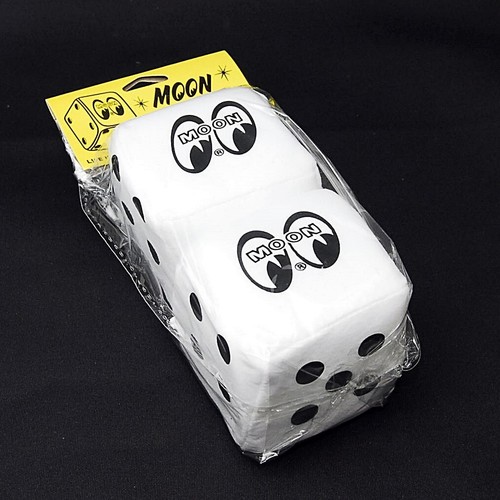 Mooneyes moon fuzzy dice - mooneyes, white