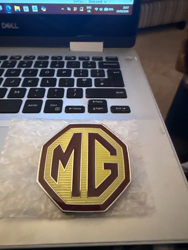 Modern boot bonnet badge - mg,