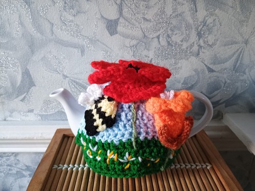 Crochet knit flower bee tea - bee,