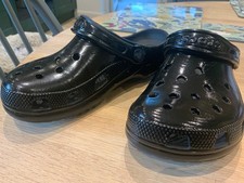 Crocs - Black Glossy Finish - Size 6 Ladies - Good Condition - 